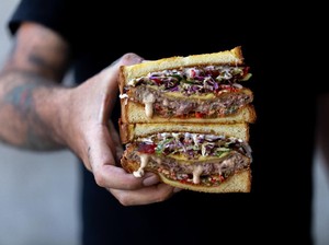 Gurihnya Sando, Sandwich Jepang Isi Cheeseburger dan Katsu Sambal
