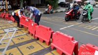(Penutupan) Dalam rangka menekan mobilitas masyarakat, artinya masyarakat tidak akan berlebihan mobilitasnya, ujar Kapolrestabes Bandung Kombes Ulung Sampurna Jaya, Kamis (17/6) kemarin.