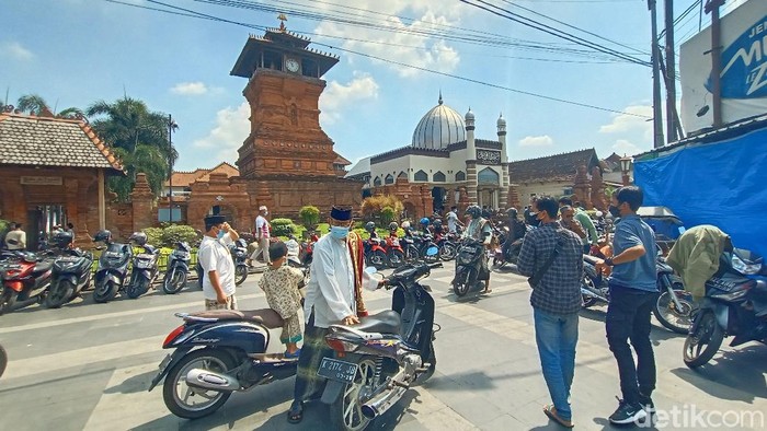 Suasana salat Jumat di Kudus yang saat ini berstatus zona merah Corona di Jateng