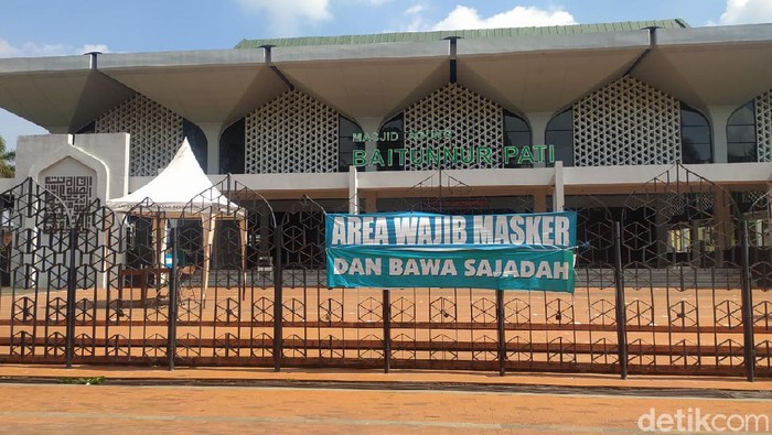 Suasana sepi di Masjid Agung Baitunnur Pati, Jumat (18/6/2021).