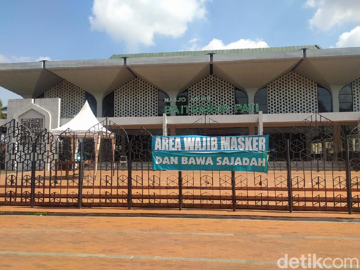 Suasana sepi di Masjid Agung Baitunnur Pati, Jumat (18/6/2021).