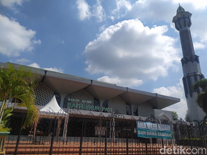Suasana sepi di Masjid Agung Baitunnur Pati, Jumat (18/6/2021).