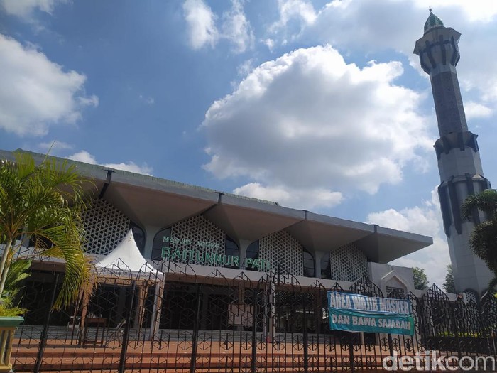 Suasana sepi di Masjid Agung Baitunnur Pati, Jumat (18/6/2021).