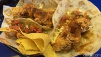 Kalau ke Taco Local, tentunya menu yang paling wajib dipesan adalah taconya. Pilihannya cukup banyak ada Al Pastor, yang menggunakan campuran daging, nanas bakar hingga bumbu salsa. Sampai  Taco Elote, menu taco dengan jagung dan paduan guacamole. Foto: detikFood