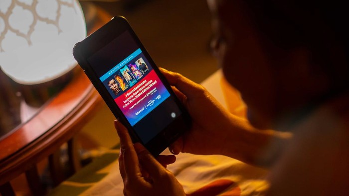 Telkomsel kembali menambah portofolio hiburan digital mereka dengan menggaet Amazon Prime Video mulai harga Rp 7.500.