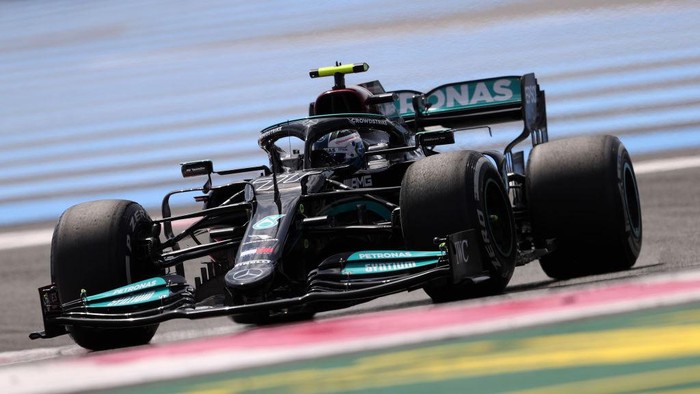 LE CASTELLET, FRANCE - JUNE 18: Valtteri Bottas of Finland driving the (77) Mercedes AMG Petronas F1 Team Mercedes W12 on track during practice ahead of the F1 Grand Prix of France at Circuit Paul Ricard on June 18, 2021 in Le Castellet, France. (Photo by Clive Rose/Getty Images)
