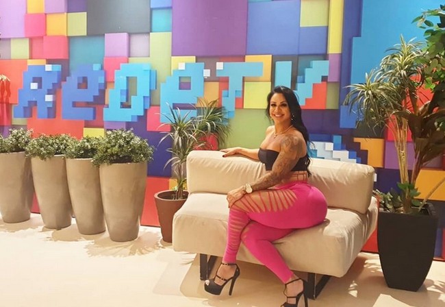 Aku terkenal karena bokongku. Ini terbesar di Brazil. Jadi wajar jika aku mengasuransikannya, ujar Vanessa, seperti dikutip The Sun.Foto: dok. Instagram/@byvanessaataidess