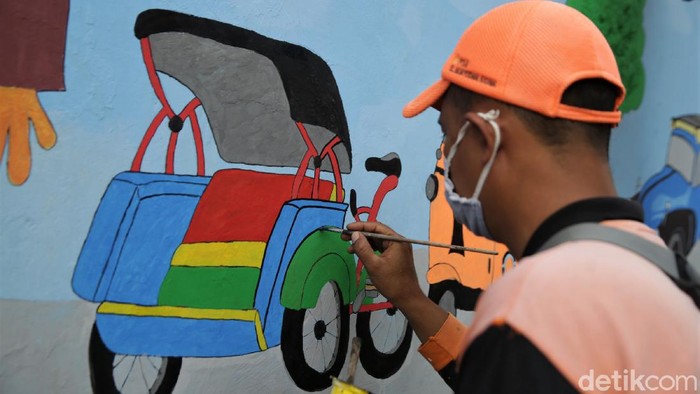 Warna-warni Mural Sambut HUT DKI Jakarta Ke-494