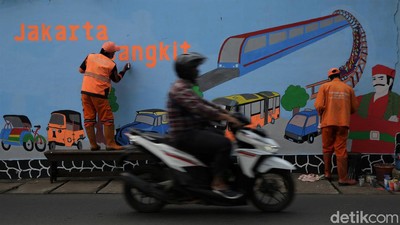 Warna-warni Mural Sambut HUT DKI Jakarta Ke-494