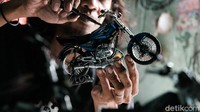Tetapi, Wawang juga sesekali mengerjakan miniatur motor model lain jika ada pesanan.  