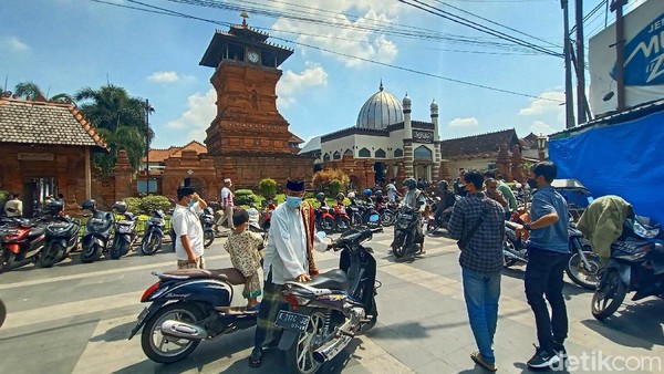 Zona Merah, Beberapa Masjid di Kudus Tetap Gelar Jumatan