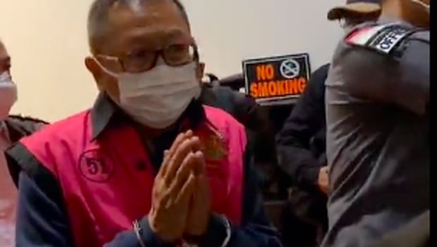 Adelin Lis mendarat di Bandara Soekarno Hatta, 19 Juni 2021. (Tangkapan Layar Instagram Kejaksaan RI)