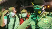 Jaksa Agung ST Burhanuddin mengungkapkan proses pemulangan terdipana kasus pembalakan liar Adelin Lis dari Singapura ke Indonesia. Adelin Lis ditangkap di Singapura menggunakan paspor palsu.
