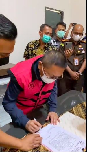 Adelin Lis Si Buron tiba di Bandara Soekarno-Hatta, 19 Juni 2021. (Tangkapan layar Instagram Kejagung RI)