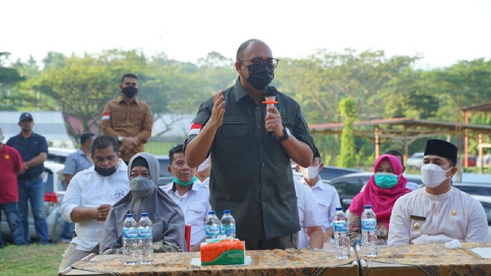 Andre Rosiade Bagi Ribuan Sembako & Bantu Bangun Pasar Rp 6 M di Sijunjung