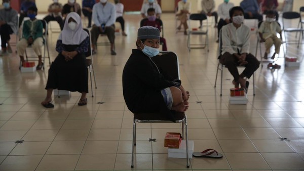 Berbagi Bersama Anak Yatim Terdampak Pandemi