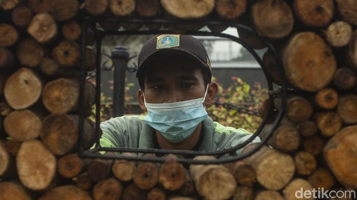 Kawasan Patung Kuda, Jakarta dipercantik dengan dekorasi oleh petugas PJLP Sudin Pertamanan dan Khutanan. Seperti apa penampakannya?