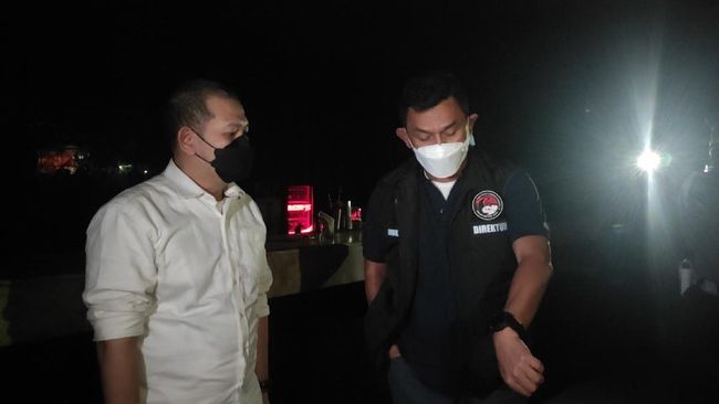 Ditres Narkoba Polda Metro Jaya menggelar razia prokes