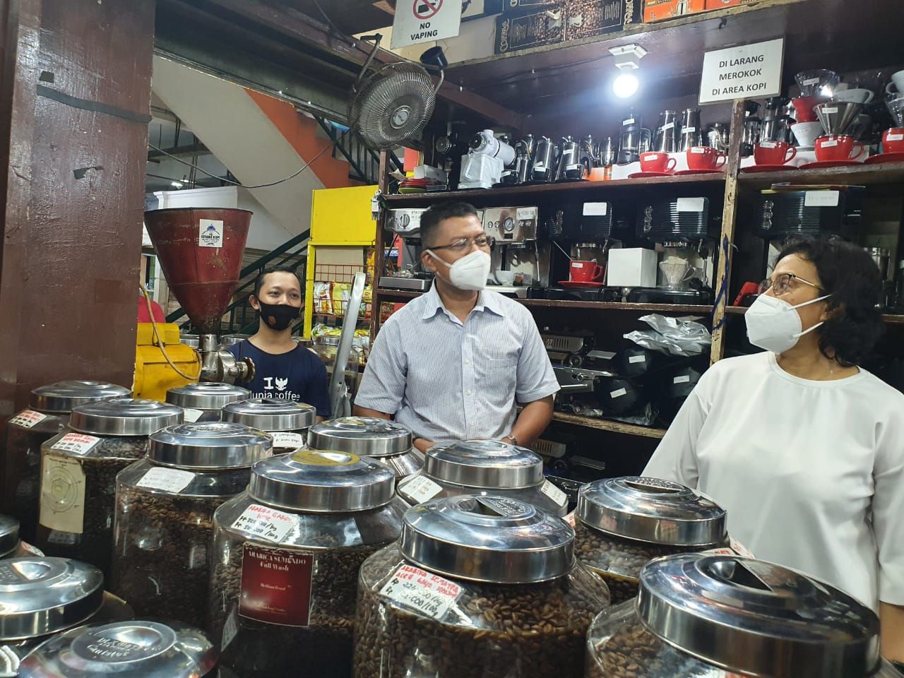 Dunia Kopi, Suradi's Kiosk which Officials Subscribe to