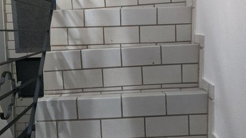 Hayo tangga ke atas atau bawah? Foto: dok reddit/confusing_perspective