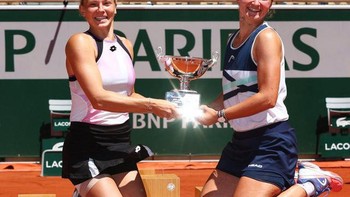 Hayo petenis ini duduk atau melompat? Foto: dok reddit/confusing_perspective