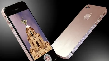 Harganya USD 8 juta setara Rp 115,9 miliar, adalah Stuart Hughes iPhone 4 Diamond Rose Edition. HP termahal ini terbuat dari rose gold padat dan termasuk 500 berlian 100 karat, dan logo Apple dihiasi dengan 53 berlian. Tombol beranda terbuat dari berlian merah muda berpotongan tunggal seberat 7,4 karat. Foto: via Wealthy Gorilla