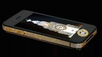 Stuart Hughes iPhone 4s Elite Gold adalah HP termahal kedua di dunia dengan tarif USD 9,4 juta atau Rp 136,2 miliar. Ponsel buatan tangan ini dilapisi dengan 500  berlian 100 karat dan panel belakang serta logonya terbuat dari emas 24 karat. Logonya disusun dari 53 berlian, tombol beranda terbuat dari berlian berpotongan tunggal 8,6 karat.  Foto: via Wealthy Gorilla