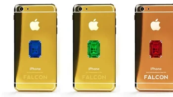 Rajanya adalah Falcon Supernova iPhone 6 Pink Diamond, USD 48,5 juta atau Rp 702,7 miliar. Falcon Supernova adalah iPhone 6 yang disesuaikan serta dilapisi emas 24 karat dan dihiasi dengan satu berlian merah muda besar di bagian belakangnya. Ini juga dilapisi platinum dan dilengkapi teknologi pencegahan peretasan untuk menjaga informasi pemilik tetap aman dari mata-mata yang tidak diinginkan. Foto: via Wealthy Gorilla