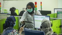 Sementara kasus harian Indonesia total mencapai 12.906 orang hingga keseluruhan mencapai 1.976.172 kasus.