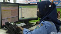 Petugas terus berkoordinasi dengan rumah sakit penyedia layanan COVID-19 di Jakarta.