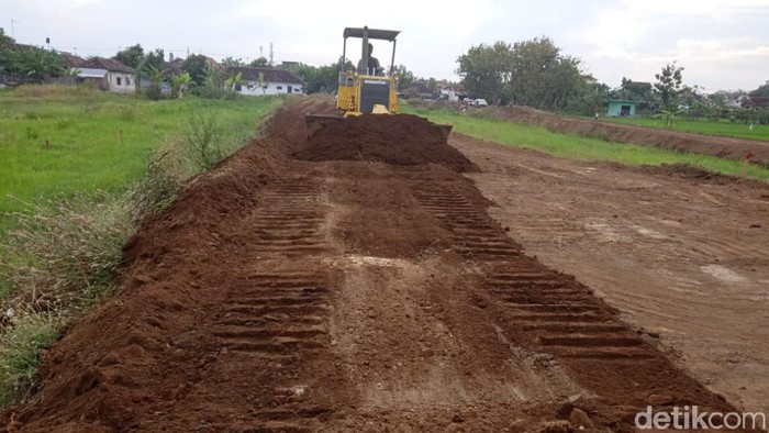 Pengembang Perumahan Sevilla di Purworejo, Kota Pasuruan meradang usai proses pengurukan lahan dihentikan Satpol PP. Mereka menegaskan tak melanggar aturan.