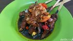 Sate Pertok Jadi Langganan Artis, Dagingnya Empuk dan Tebal!