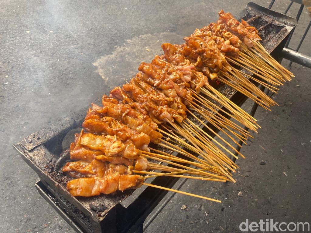 Laris! Sate Pertok Langganan Ahmad Dhani Laku 10 Ribu Tusuk Sehari