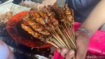 Sate Pertok Jadi Langganan Artis, Dagingnya Empuk dan Tebal!