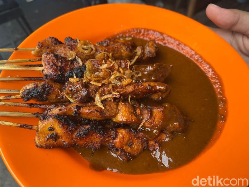 Laris! Sate Pertok Langganan Ahmad Dhani Laku 10 Ribu Tusuk Sehari