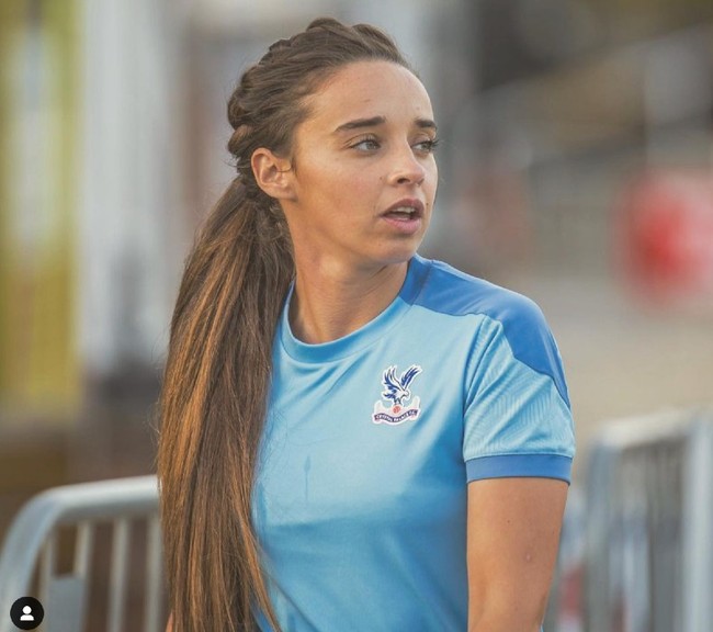 Kemunculan video intimnya di PornHub tersebut menurut Leigh Nicol masih membuatnya depresi hingga kini. Dalam wawancara dengan Sky Sports, Nicol mengungkapkan bagaimana dia kerap ingin bunuh diri dan mengalami serangan panik. Foto: Dok. Instagram @leighnicol