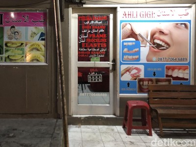 Lonjakan Corona Bikin Pertokoan Khas Arab di Puncak Sepi