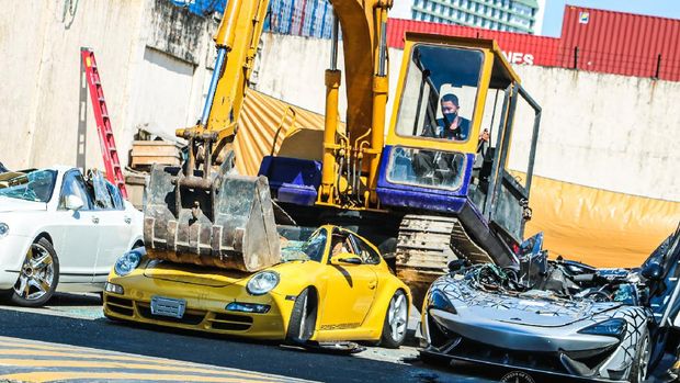 Mobil mewah selundupan dihancurkan di Filipina