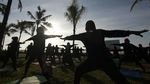 Banyuwangi Gelar Hari Yoga Sedunia di Pantai Ketapang