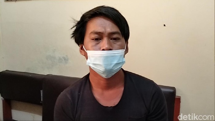 Pria Kuningan Tak Percaya Corona