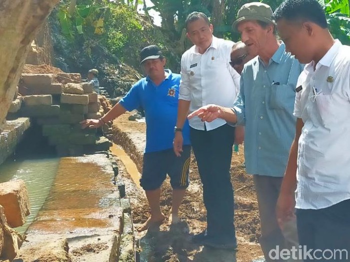 Ekskavasi tahap awal saluran air kuno di Dusun Blimbing, Desa Bulusari, Kecamatan Gempol, Kabupaten Pasuruan, tuntas. Banyak temuan potensial dari penggalian selama 10 hari itu.