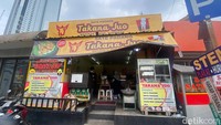 Pencinta sate Padang wajib mencicipi sajian di sini. Namanya Sate Padang Takana Juo di Benhil. Lokasinya dekat dengan Rumah Makan SURYA yang juga terkenal di sana.
