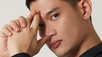 Hal ini berawal dari seorang perempuan berinisial W yang mengaku melahirkan anak dari Rezky Adhitya pada 2013. Namun keduanya tidak menikah resmi.