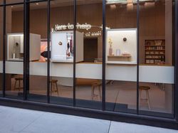 Melihat Isi Toko Pertama Google yang Mirip Apple Store