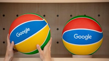Ada juga bola basket dengan warna-warni ala logo Google. Foto: Google dan Paul Warchol
