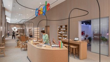 Toko fisik pertama Google dibuka di New York pada Kamis, 17 Juni kemarin. Konsep toko ini mirip seperti Apple Store yang sudah mendunia. Foto: Google dan Paul Warchol