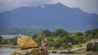 Wisata Bukit Batu yang terletak di kawasan Waduk Riam Kanan itu menjadi salah satu destinasi wisata alam yang menawarkan pemandangan Pegunungan Meratus dan Waduk Riam Kanan yang ramai di kunjungi wisatawan lokal.
