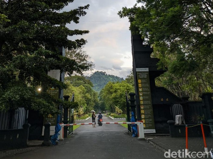 Satgas COVID-19 Kabupaten Pasuruan mengepras batas maksimal pengunjung wisata. Dari 50 menjadi 25 persen total kapasitas, seiring naiknya kasus COVID-19.