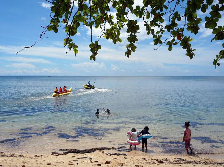 Seperti Ini Jernihnya Pantai di Papua Barat