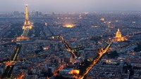 Berpindah ke Prancis, Kota Paris jadi salah satu kota tercantik yang paling tersohor di dunia. Ibu Kota Prancis itu memiliki beragam bangunan ikonik yang kerap jadi tujuan para pelancong mulai dari Menara Eiffel, Museum Louvre, Katedral Notre Dame hingga Arc de Triomphe. Mike Hewitt/Getty Images.  